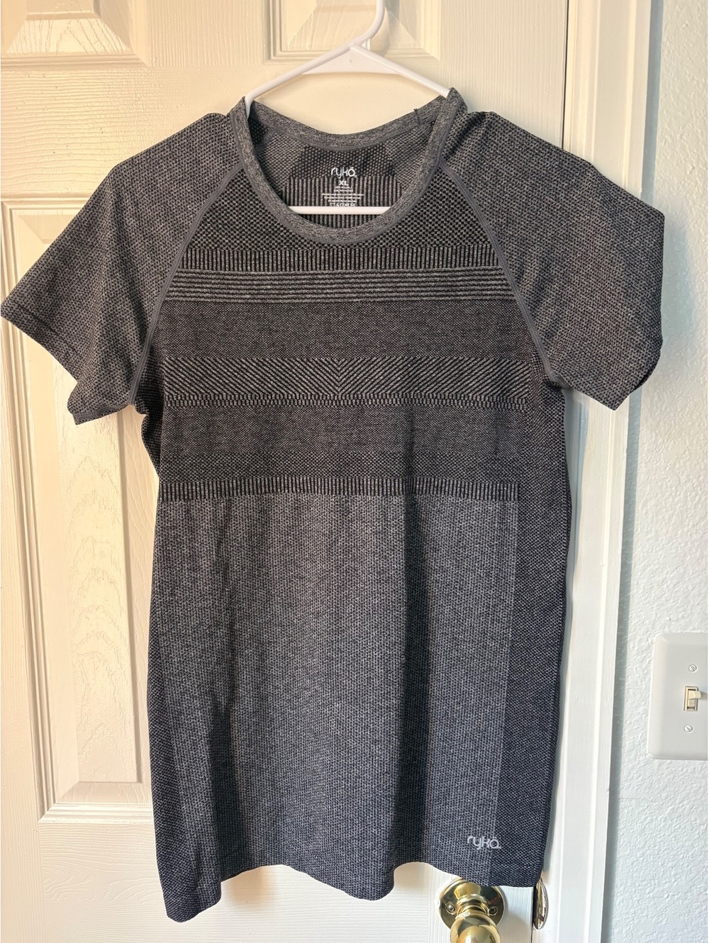 Ryka Women’s Short Sleeve T-Shirt Size XL Gray Patterned